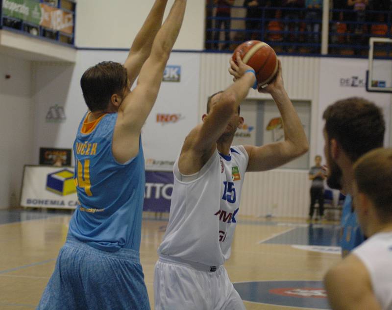 PARÁDA! Děčínští basketbalisté doma jasně porazili Prostějov.