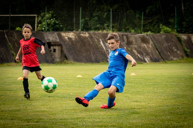 FINÁLE. Ti nejmenší fotbalisté bojovali v Březinách o titul okresního přeborníka.