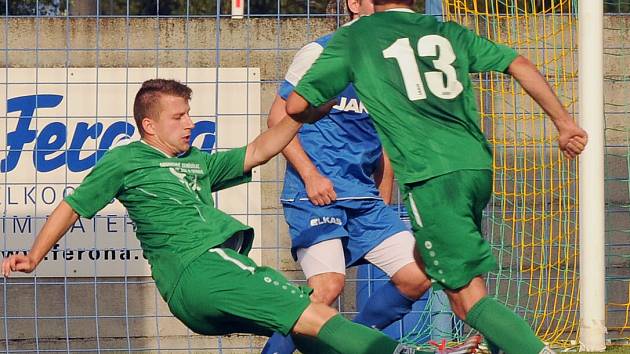 FOTBALISTÉ VILÉMOVA jdou do boje.