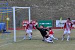 Fotbalisté Slovanu Varnsdorf (ve žlutém) remizovali s Vik. Žižkov 3:3