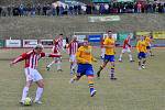 Fotbalisté Slovanu Varnsdorf (ve žlutém) remizovali s Vik. Žižkov 3:3