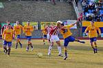 Fotbalisté Slovanu Varnsdorf (ve žlutém) remizovali s Vik. Žižkov 3:3