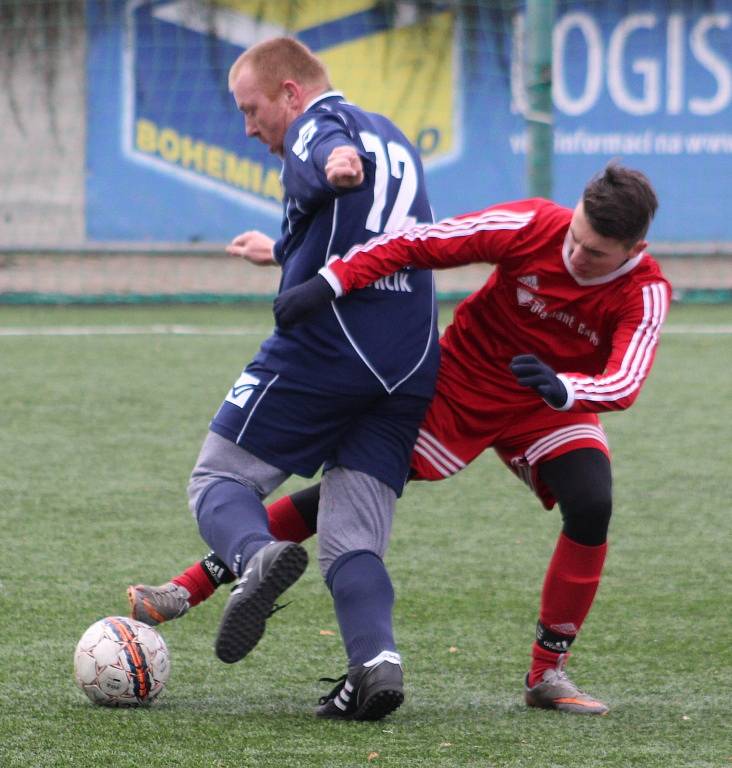 OSM BRANEK padlo v utkání Doksy - Neštěmice. Doksy (v tmavém) nakonec vyhrály 5:3.