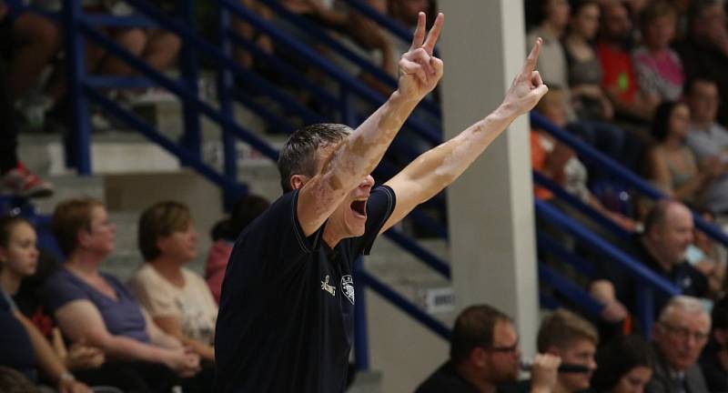 JASNÁ PORÁŽKA. Děčínští basketbalisté doma nestíhali, Opavě podlehli 63:87.