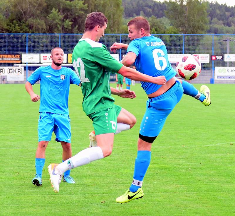 PORÁŽKA. Vilémov (v zeleném) doma podlehl Oldřichovu 0:1.