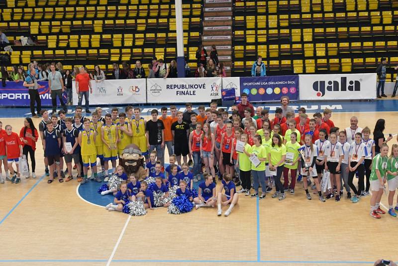 FINÁLOVÉ BOJE. Sportovní liga základních škol má za sebou finále v basketbalu.