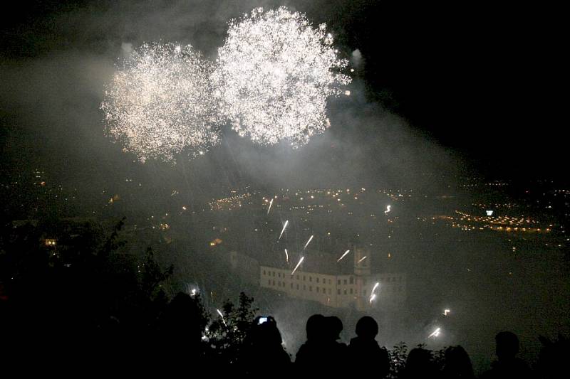 Slavnosti 2012 začaly průvodem a ohňostrojem 