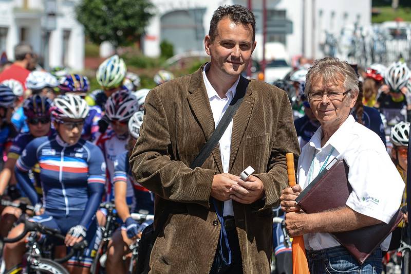 TOUR DE FEMININ 2015 - první etapu vyhrála Brzeznová-Bentkowská z Polska.