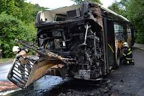 Požár zničil v Děčíně autobus