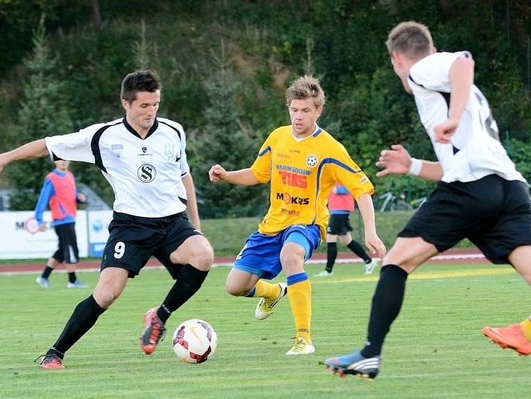 FOTBALISTÉ Varnsdorfu (ve žlutém) doma porazili Vlašim 1:0.