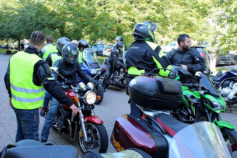 V sobotu se nejen na Mostecku uskutečnila spanilá jízda motorkářů UniRiders, která finančně pomohla třem těžce nemocným dětem.