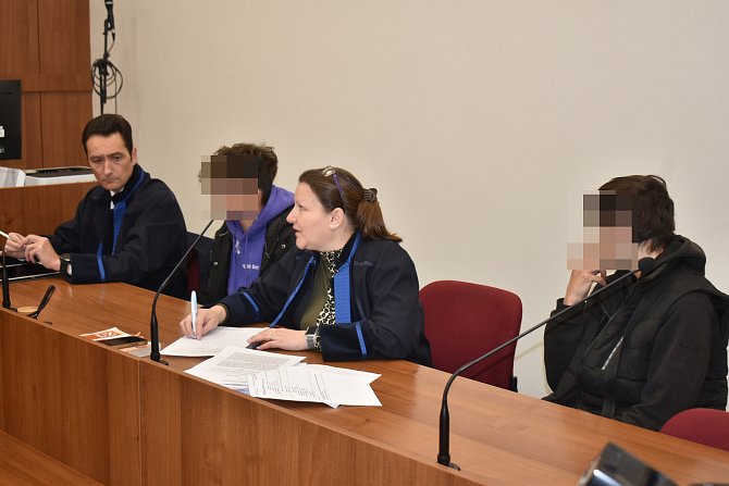 Soud s mladistvými, kteří brutálně napadli jiného mladistvého v Benešově nad Ploučnicí.