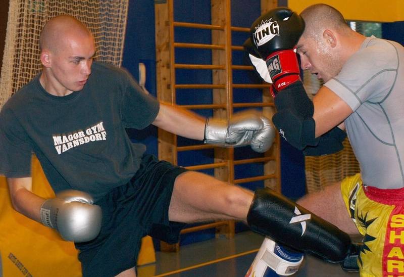 Mistr světa v thajském boxu Ondřej „Spejbl“ Hutník se na nadcházející sezónu připravuje v Krásné Lípě.