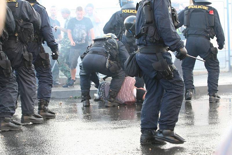 Demonstrace a potyčky ve Varnsdorfu 