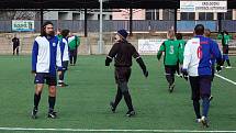 Česká Kamenice (v modrobílém) porazila Union Děčín (v zeleném) 5:1.