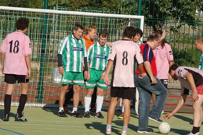 SLOVANKA DĚČÍN (v zeleném) si v přátelském utkání poradil s Los Kozlos 9:3.