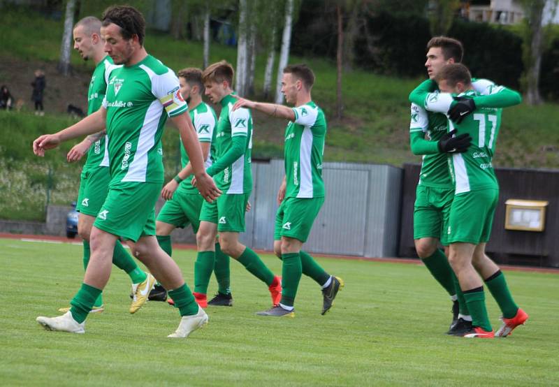 DALŠÍ PORÁŽKA. Fotbalisté Varnsdorfu (v modrém) doma prohráli s Vlašimí 0:2.