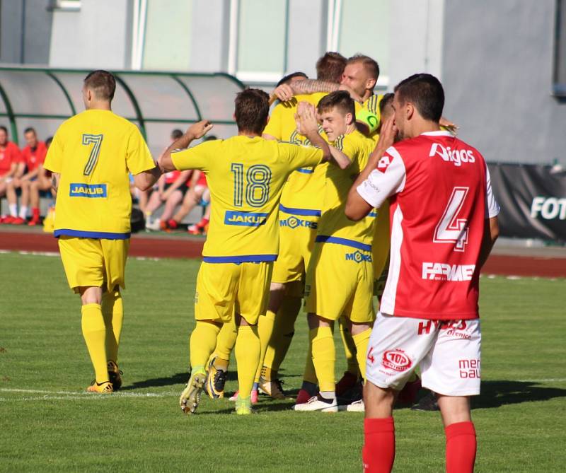 TŘI BODY. Varnsdorf (ve žlutém) vybojoval proti Pardubicím důležité vítězství.