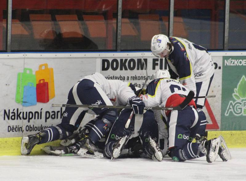 KLETBA PROLOMENA. Děčínští hokejisté po více než dvou letech porazili Trutnov.