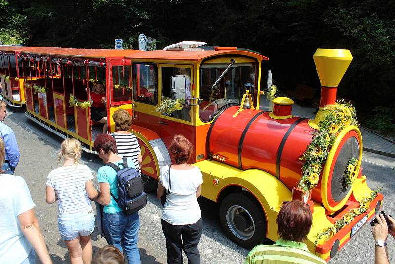 Mezi Hřenskem a Mezní Loukou začal jezdit Hřenský expres.