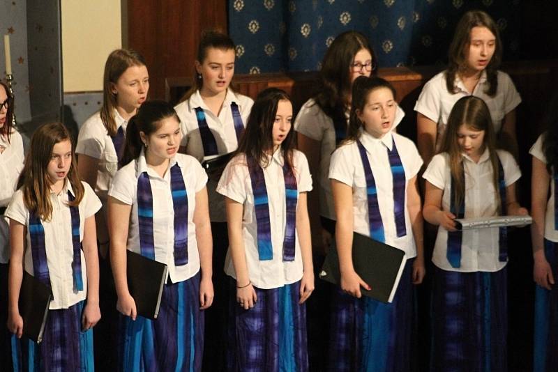 Benefiční koncert v děčínské synagoze, jehož výtěžek pomůže Miroslavu Červenkovi financovat biologickou léčbu rakoviny.