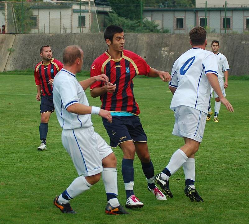 BŘEZINY (v bílém) doma porazily 4:2 šluknovský Plaston.