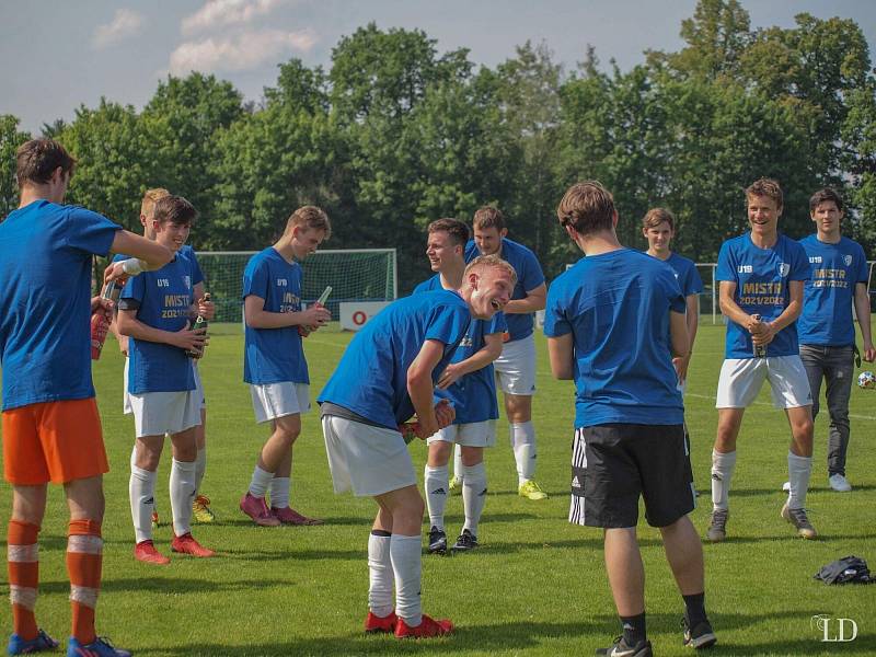 Dorostenci spojeného týmu Šluknova a Jiříkova slavili prvenství v krajské I.A třídě.