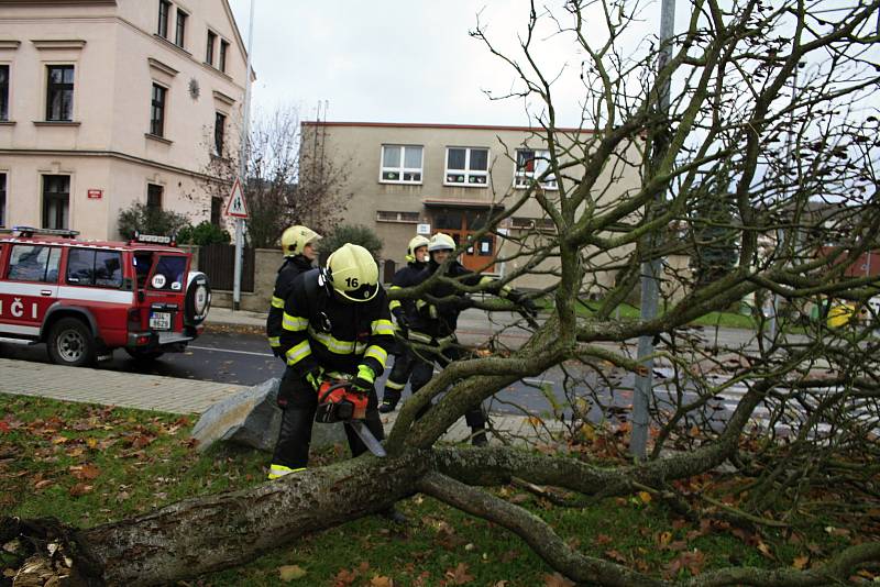 Vichřice řádila i na Starém Městě v Děčíně.