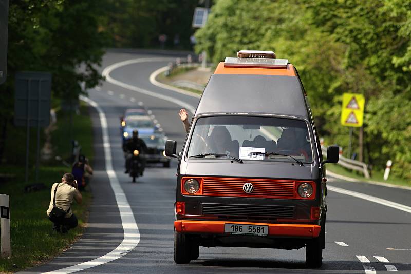 Na Šébru se konaly tradiční závody motoristických veteránů.