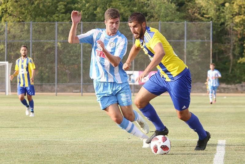 PŘEKVAPENÍ. Varnsdorf (v modrém) prohrál s Litoměřickem 0:2.