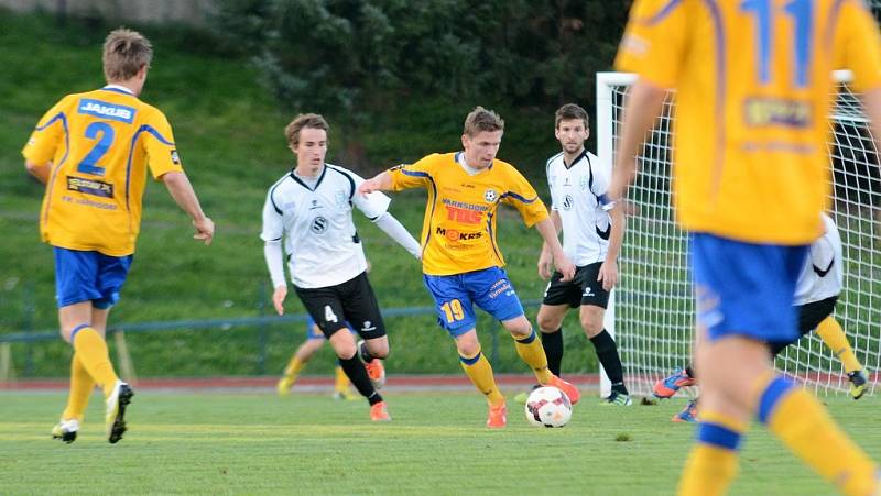 FOTBALISTÉ Varnsdorfu (ve žlutém) doma porazili Vlašim 1:0.