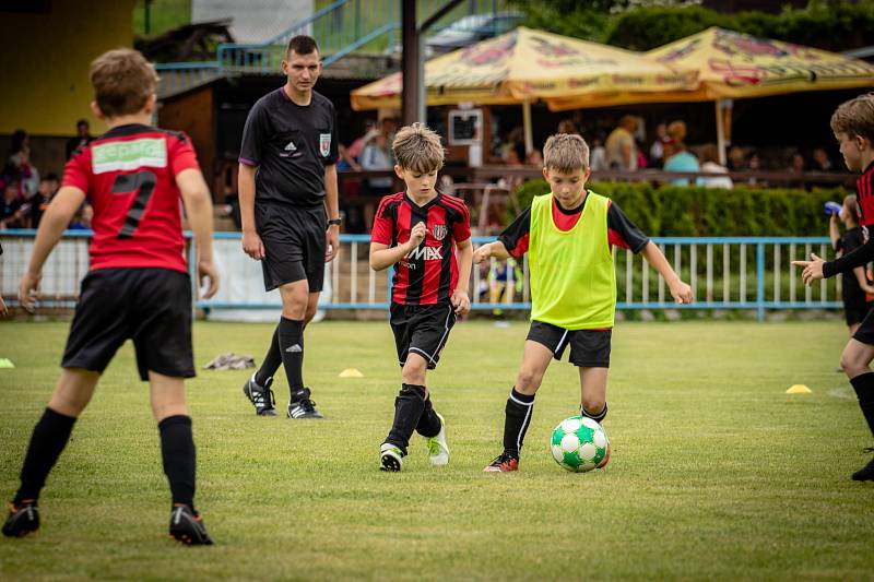 FINÁLE. Ti nejmenší fotbalisté bojovali v Březinách o titul okresního přeborníka.