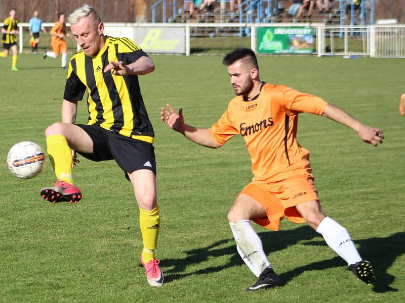 PARÁDA! Benešov (oranžové dresy) doma přejel Proboštov 5:0.