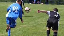 JASNÁ VÝHRA. Fotbalisté České Kamenice B (modrá) vyhráli 5:1 ve Františkově.