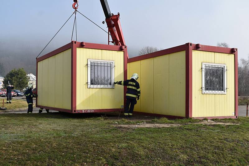 V nemocnici v Děčíně vyrostlo odběrové centrum pro testování na koronavirus.