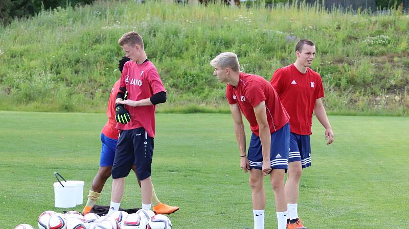 První trénink v rámci letní přípravy mají za sebou fotbalisté Varnsdorfu.