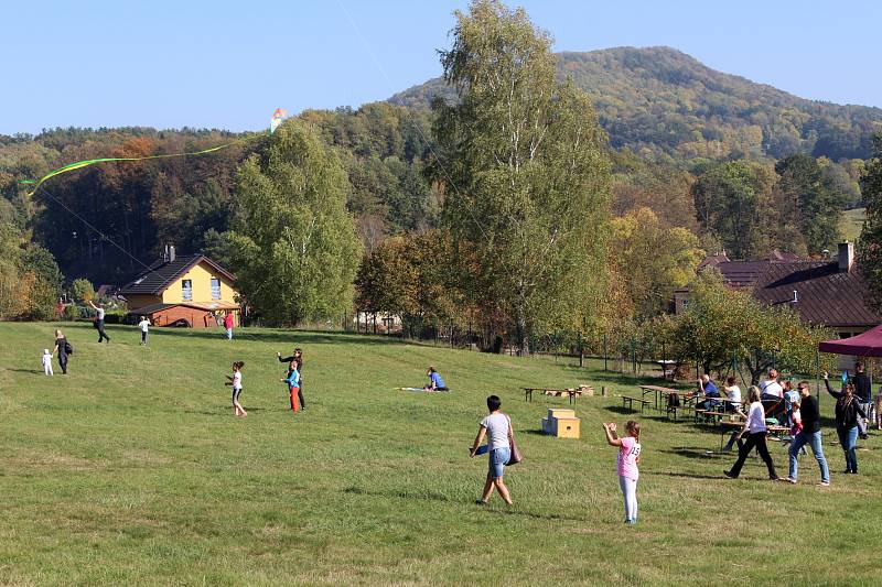 Na louce v Ludvíkovicích proběhl už 6. ročník oblíbené Drakiády