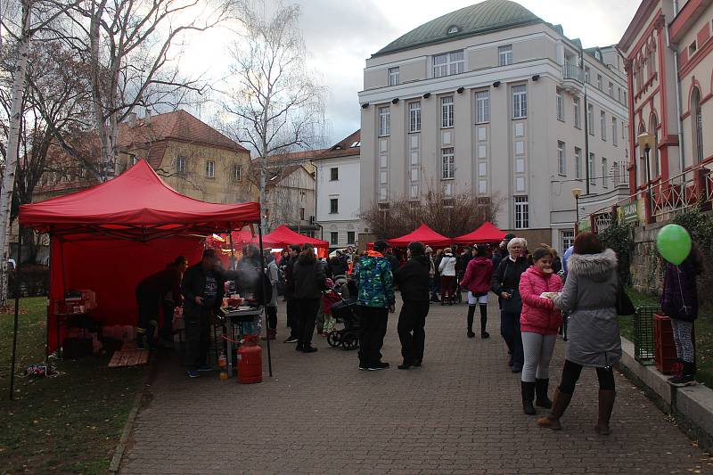 Na trhy mohli lidé vyrazit i o druhém adventním víkendu.