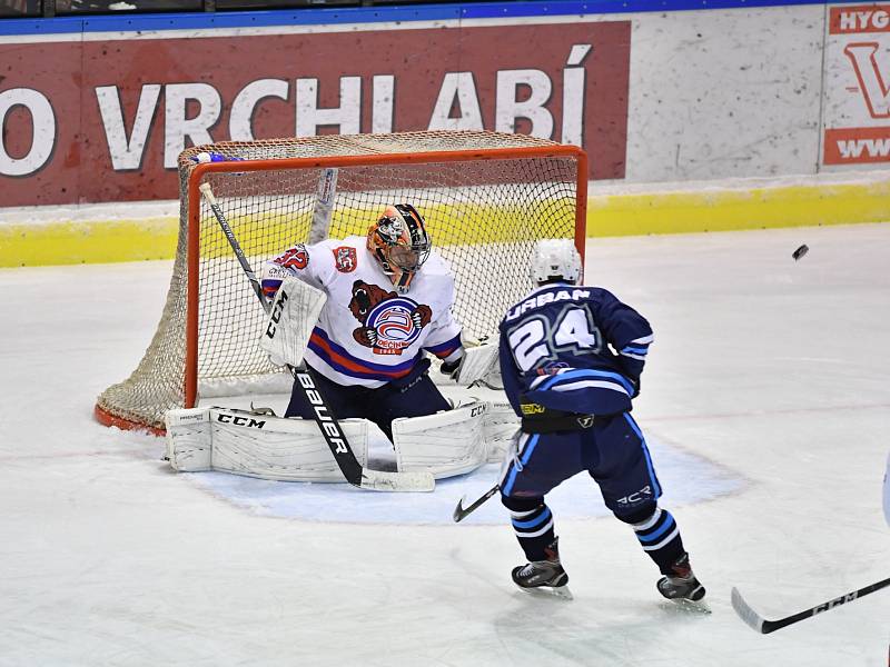 KONEC. Děčín (v bílém) prohrál ve Vrchlabí 1:3.