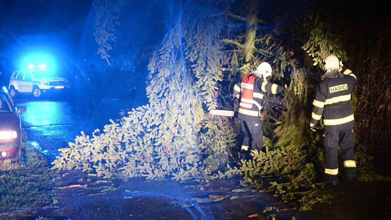 Vichřice řádila hned na několika místech Děčínska 