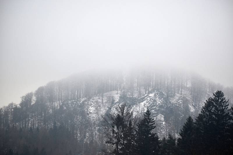 Děčínsko zasypala první větší sněhová nadílka letošní zimy.