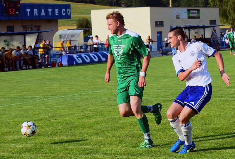 PRVNÍ BODY. Fotbalisté Vilémova (v zeleném) doma porazili Libiš 2:1.