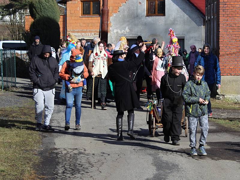 Při podtolštejnském masopustu se sešly masky ze tří vesnic.