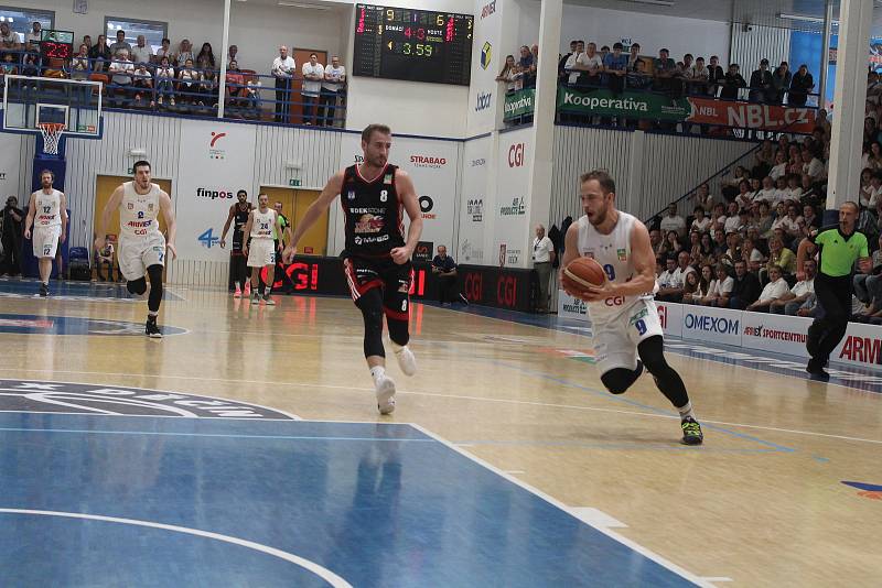 Sport basketbal 3. semifinále Děčín - Svitavy