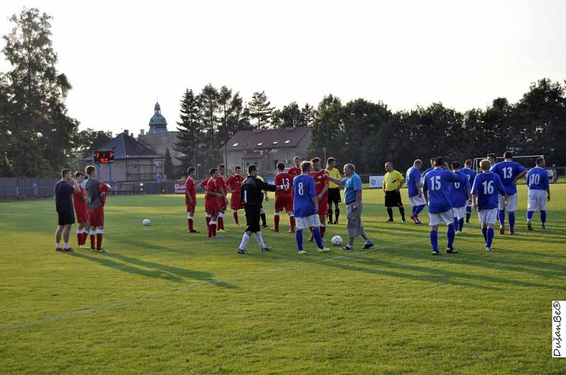 REMÍZA. Šluknov doma plichtil s Děčínem 3:3, na penalty pak zvítězil Junior.