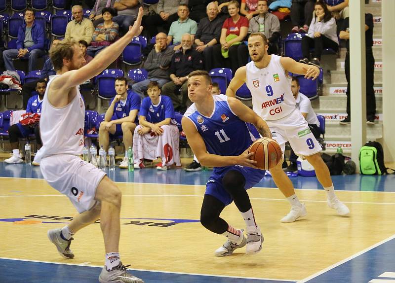 Utkání evropského basketbalového poháru AAC mezi BK ARMEX Děčín a KK Tajfun Šentjur.