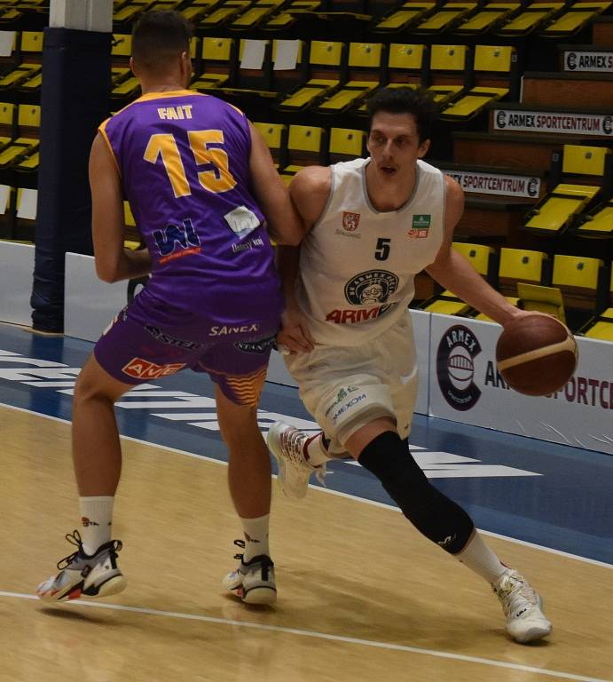 Děčín zvládl derby, doma porazil Ústí nad Labem 88:87.