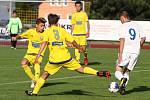 KONEC V SEMIFINÁLE. Žáci FK Varnsdorf (ve žlutém) nestačili na Teplice.