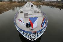 V Děčínské loděnici ve středu spustili po několika letech nově vyrobenou loď Zostera pro Nizozemskou firmu Kooiman.