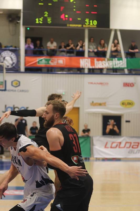 Basketbalisté Děčína slavně porazili Nymburku. Po deseti letech.